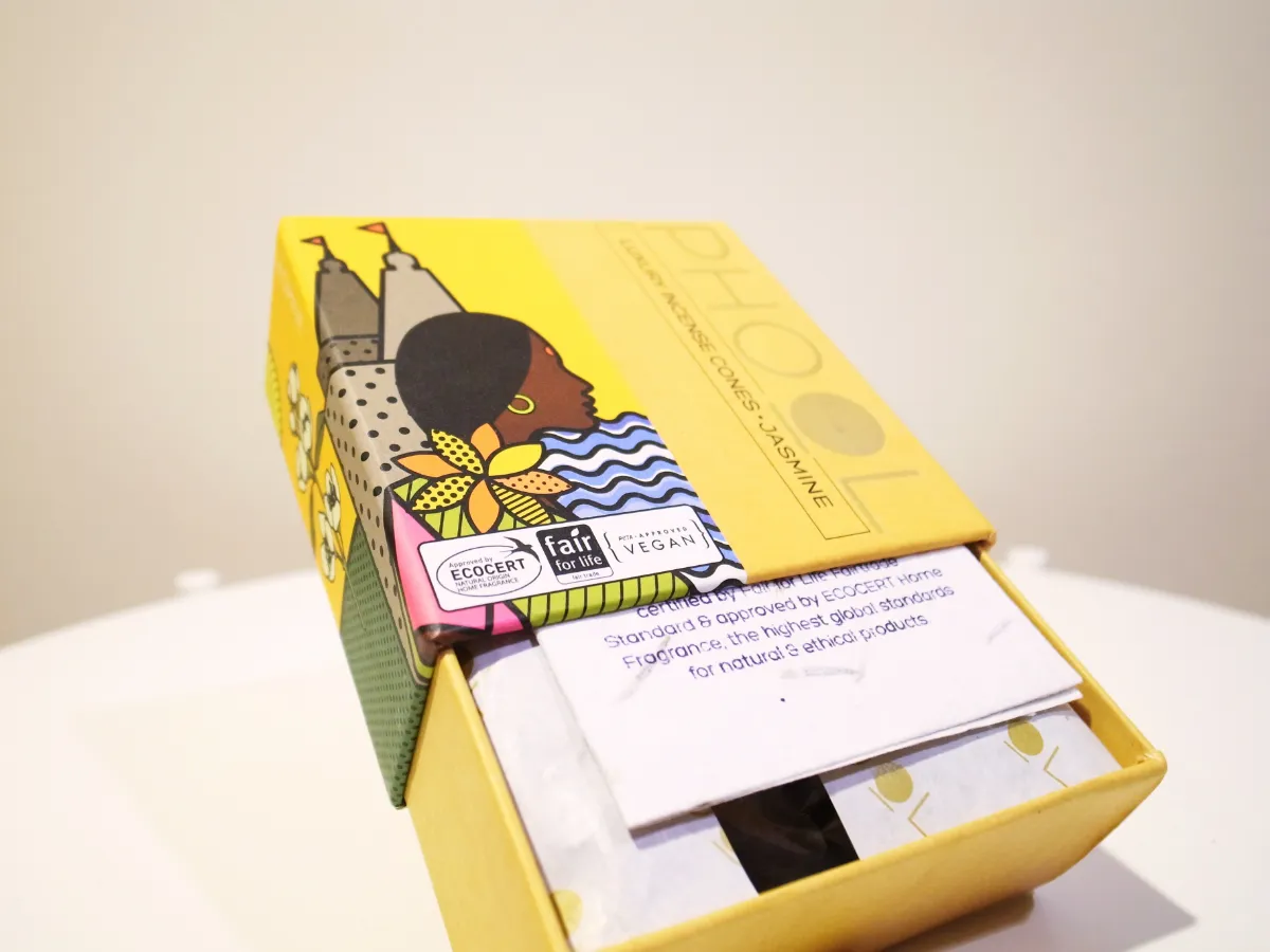 PHOOL 印度香品_塔香外包包裝,拉開紙盒示意