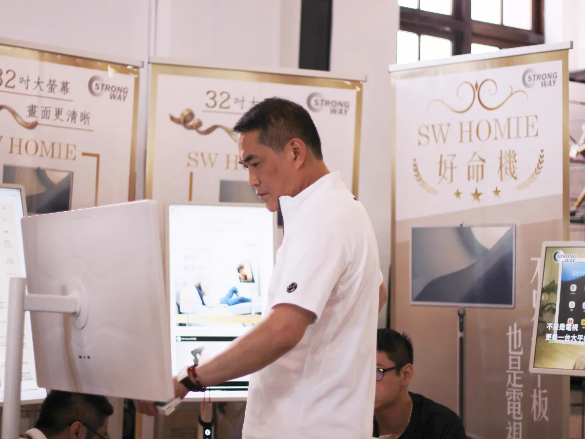 【2024必買】32吋大螢幕走著瞧!好命機,讓客廳秒變電影院